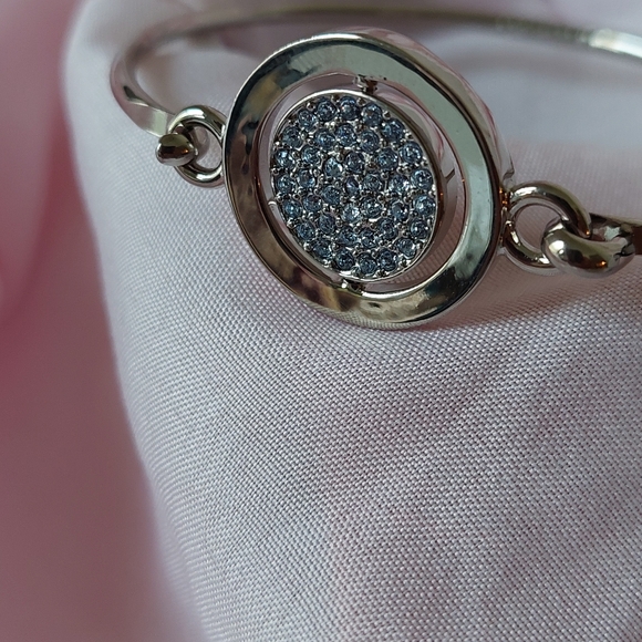 Silver & Rhinestone Word Play "Something Blue" Fidget Bangle Bracelet. NWOB. - Picture 7 of 7